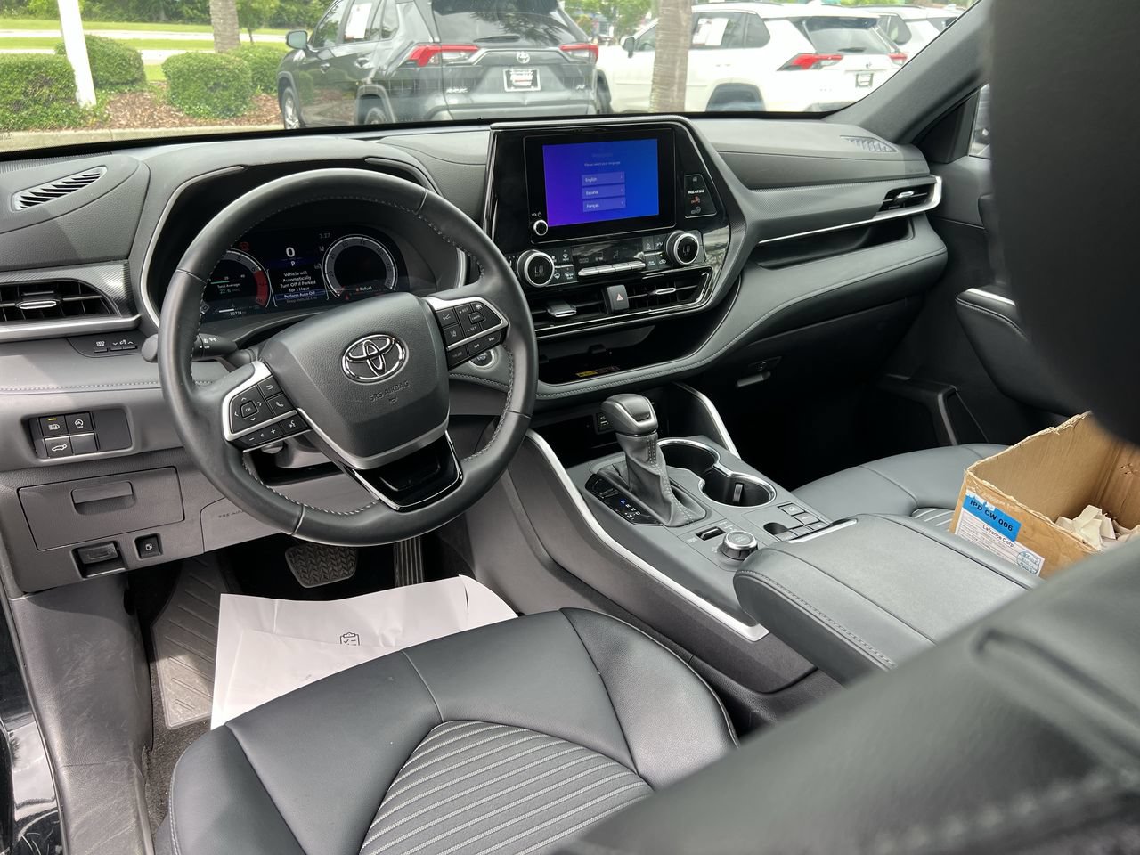Used 2025 Toyota Highlander XSE AWD/4WD image 30