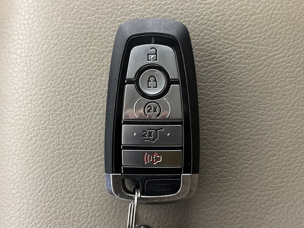 Used 2019 Ford Expedition XLT w/ Equipment Group 202A AWD/4WD image 34