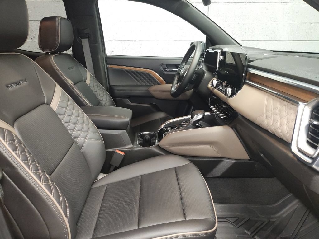 Used 2025 GMC Canyon Denali AWD/4WD image 7