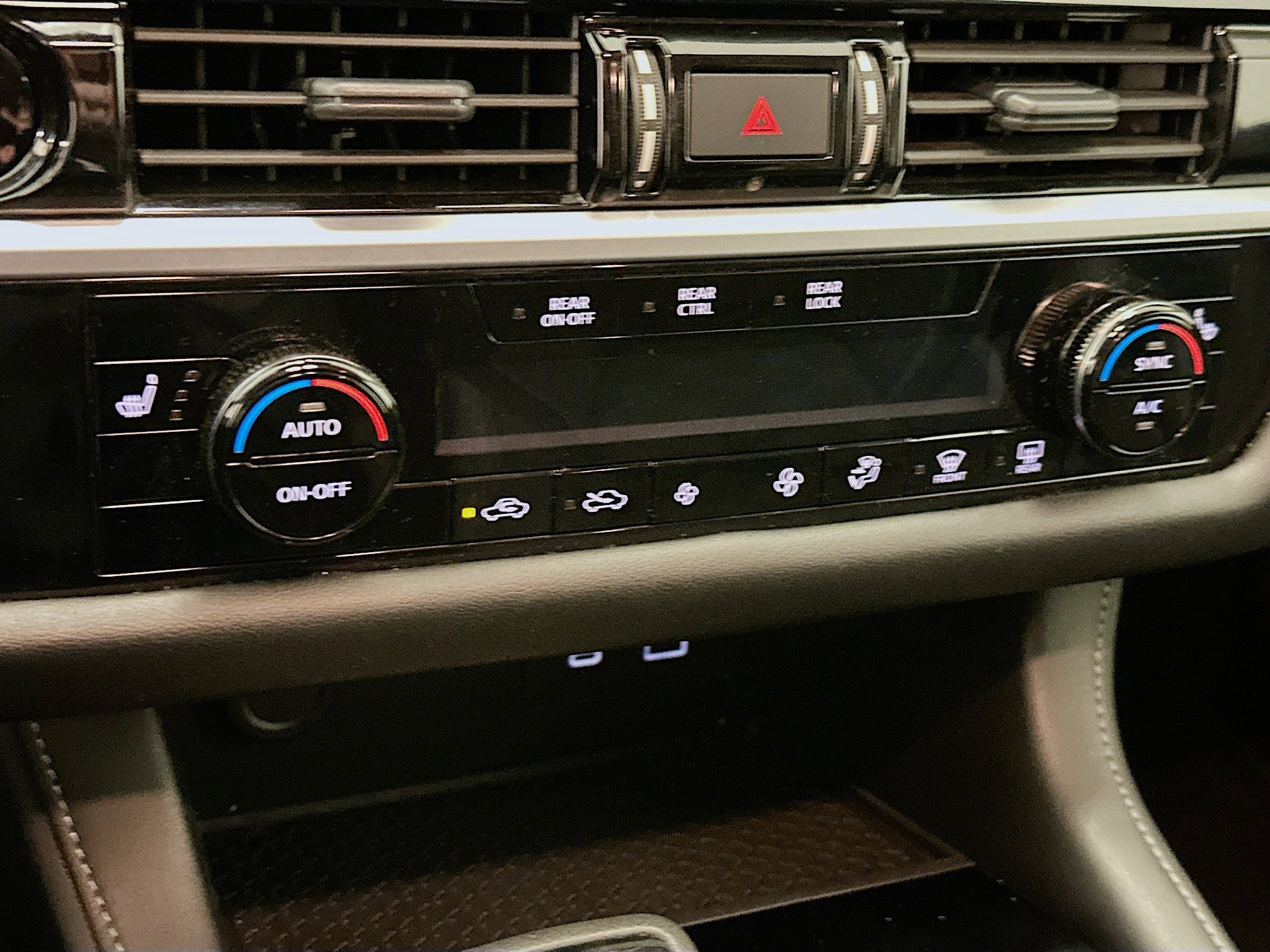 Used 2025 Nissan Pathfinder SV image 23