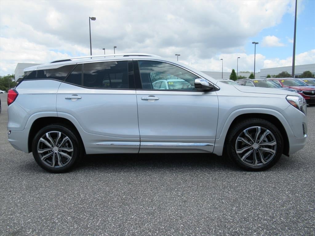 Used 2019 GMC Terrain Denali w/ Advanced Safety Package FWD image 2