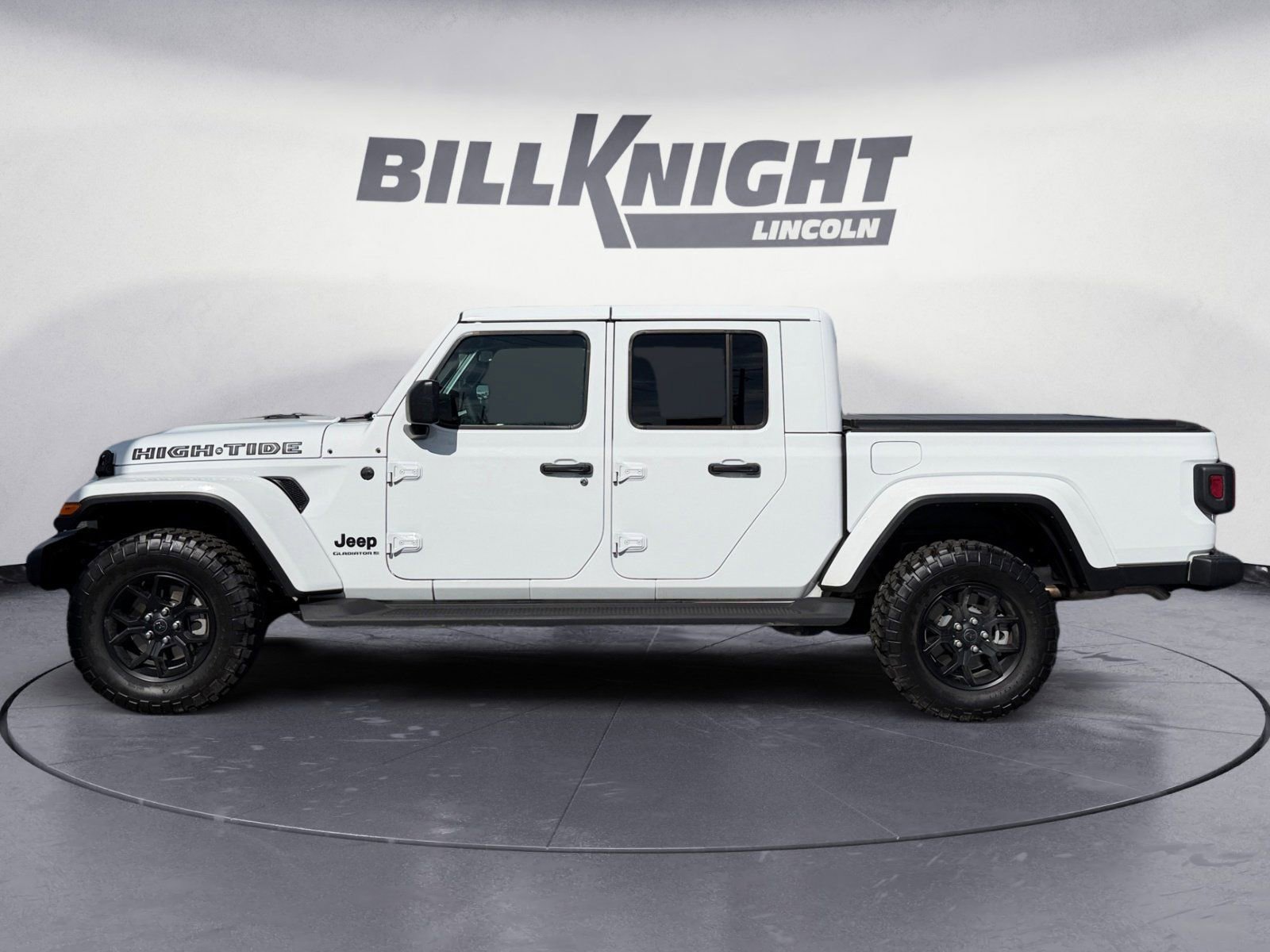 Used 2025 Jeep Gladiator High Tide image 2