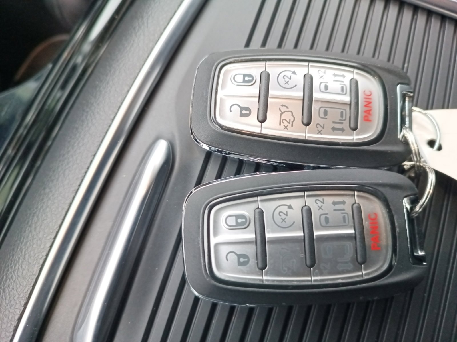 Used 2024 Chrysler Pacifica Limited image 26