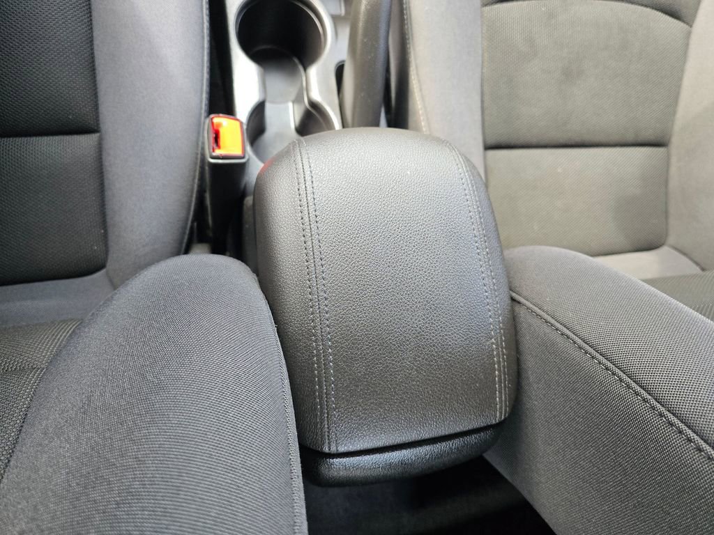 Used 2016 Chevrolet Cruze LT w/ Technology Package FWD image 25