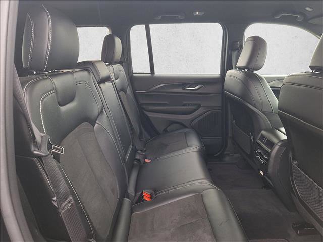 Used 2025 Jeep Grand Cherokee Altitude image 18