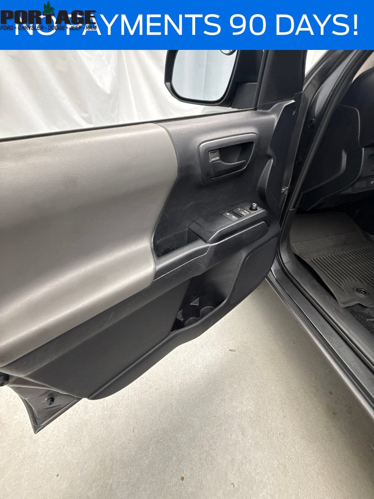 Used 2020 Toyota Tacoma SR AWD/4WD image 14