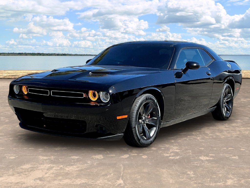 Used 2019 Dodge Challenger SXT RWD image 1