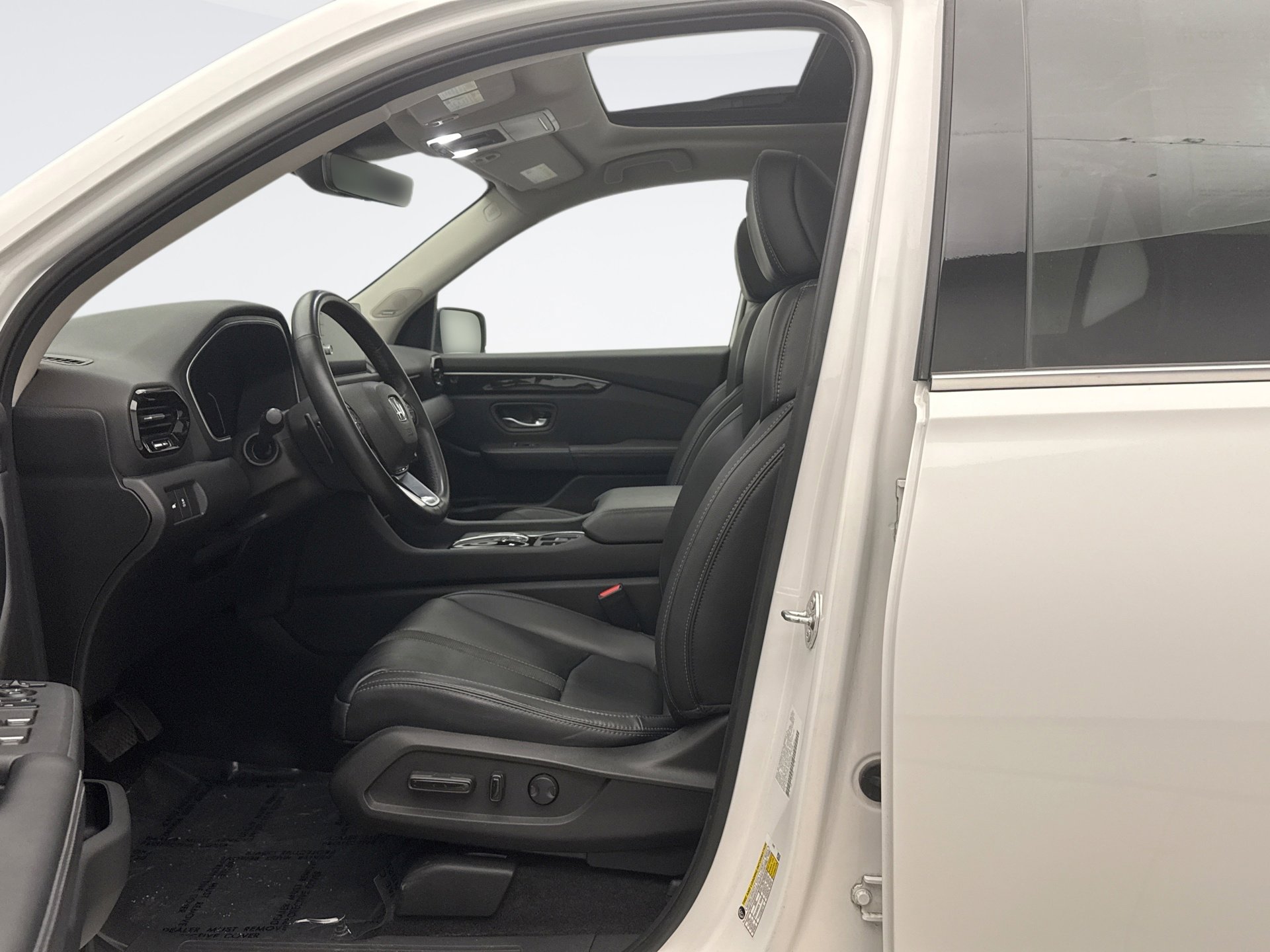 Used 2023 Honda Pilot Touring image 11