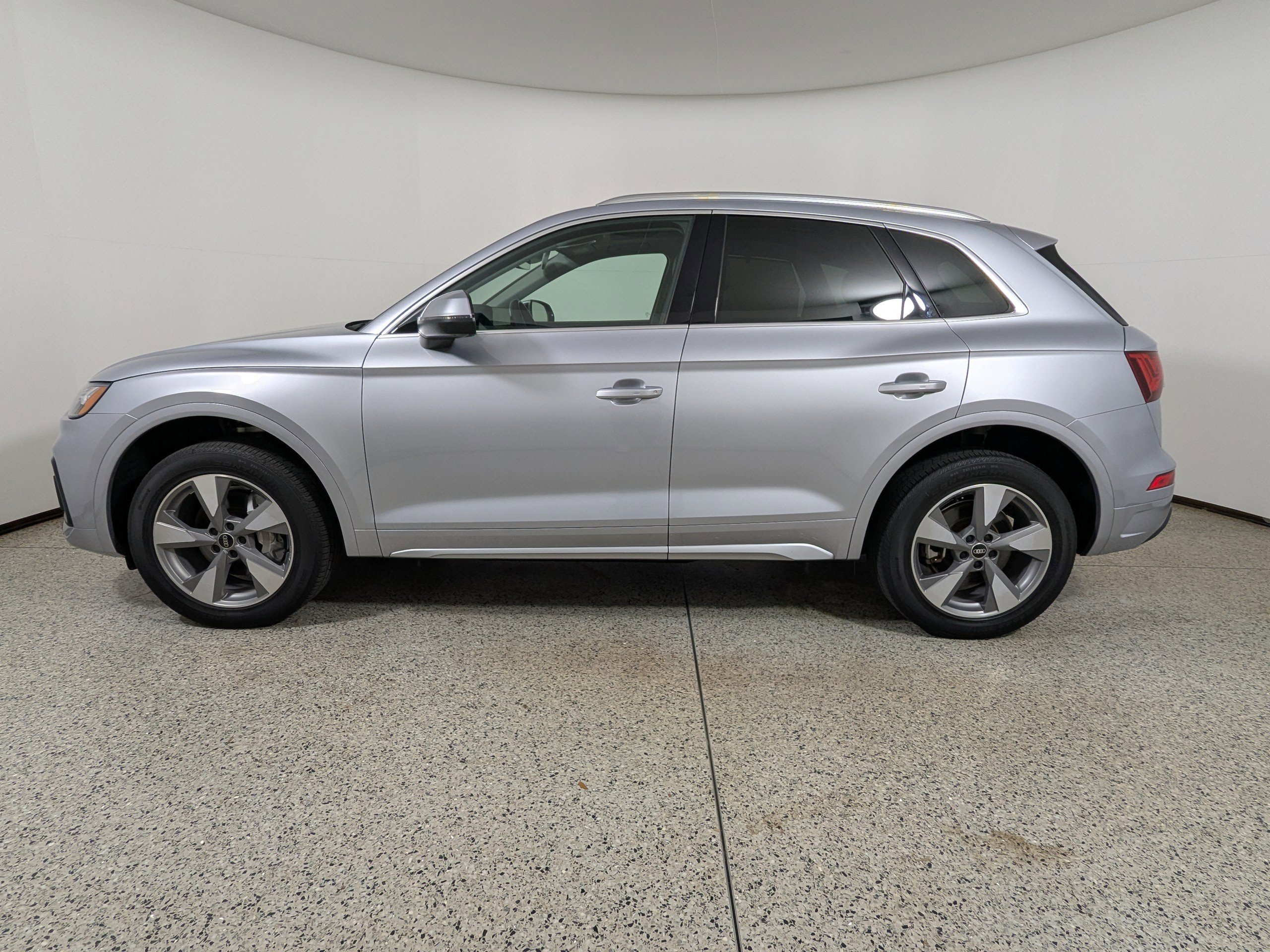 Certified 2023 Audi Q5 2.0T Premium Plus w/ Premium Plus Package image 4