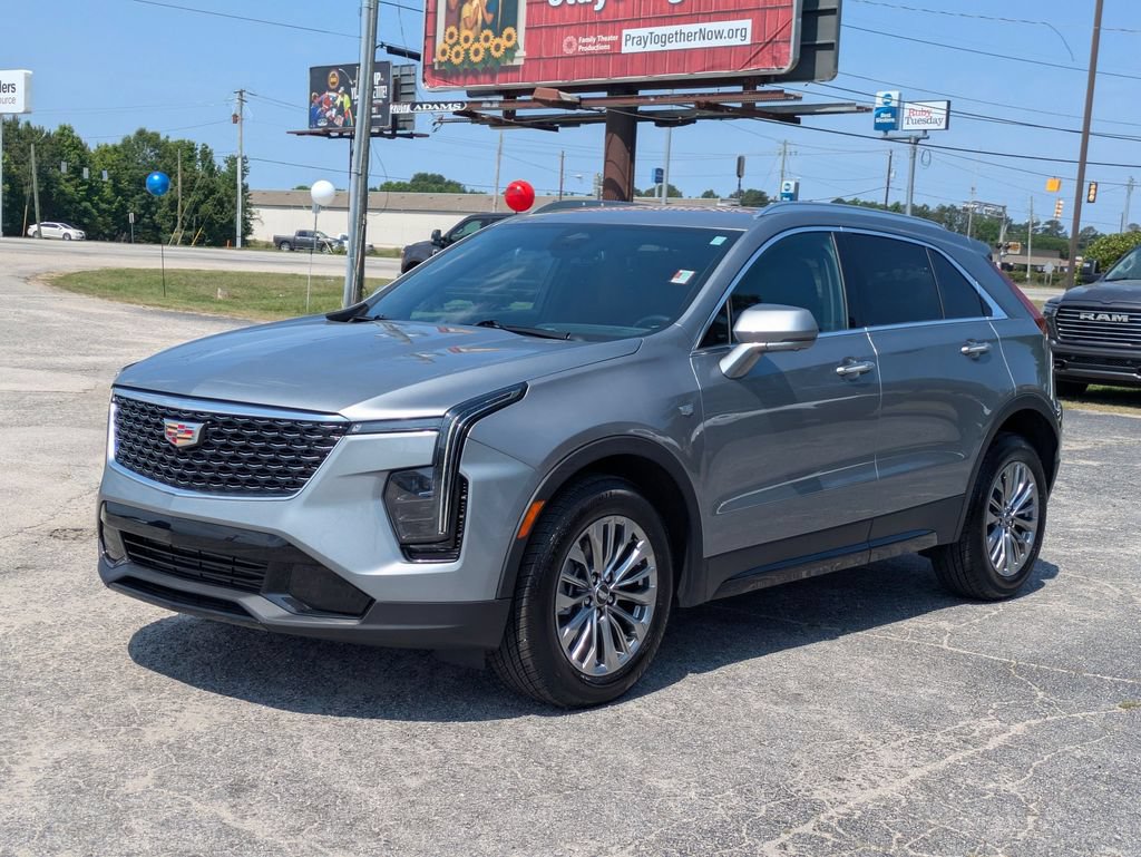 Used 2025 Cadillac XT4 Premium Luxury FWD image 3