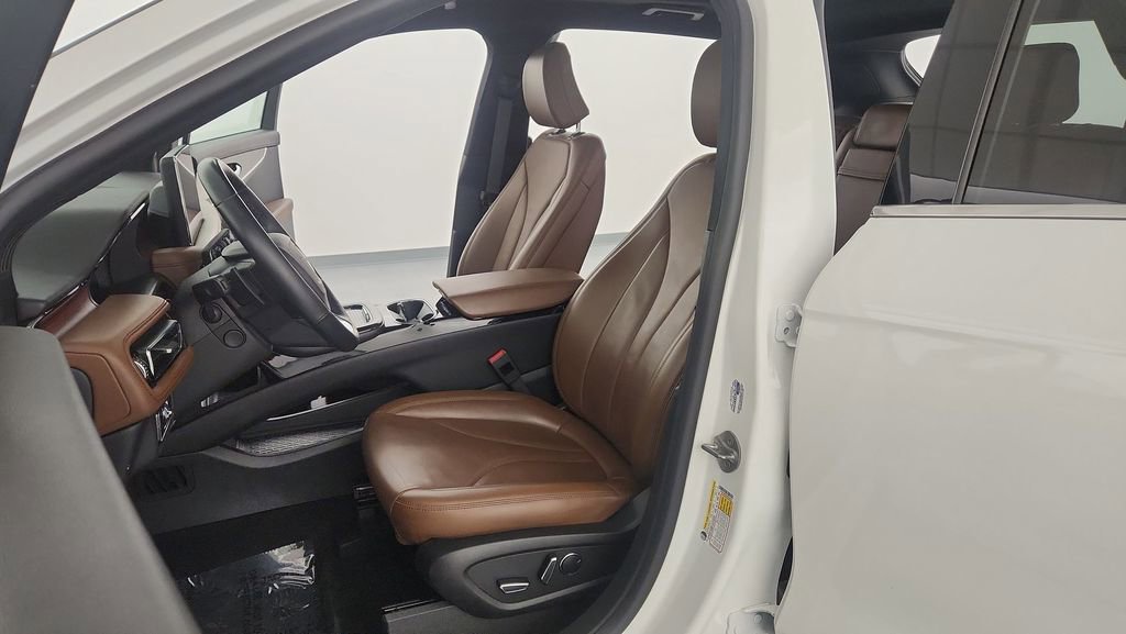 Used 2023 Lincoln Nautilus Reserve w/ Equipment Group 202A image 14