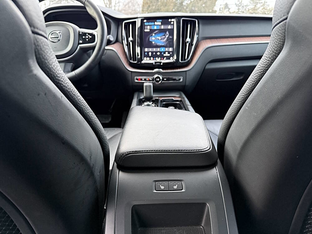 Used 2024 Volvo XC60 B5 Plus image 13