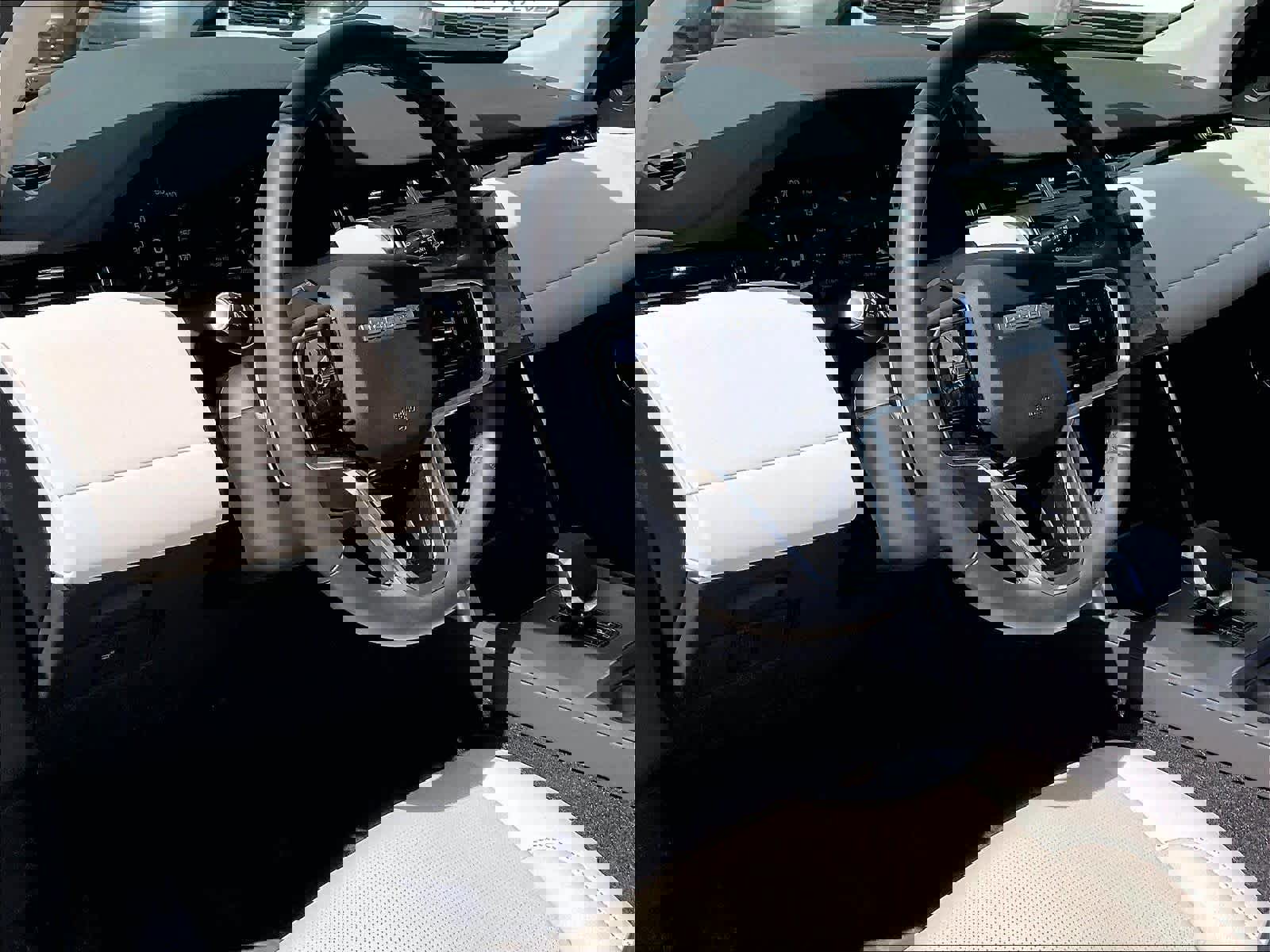 Used 2025 Land Rover Discovery Sport S image 15