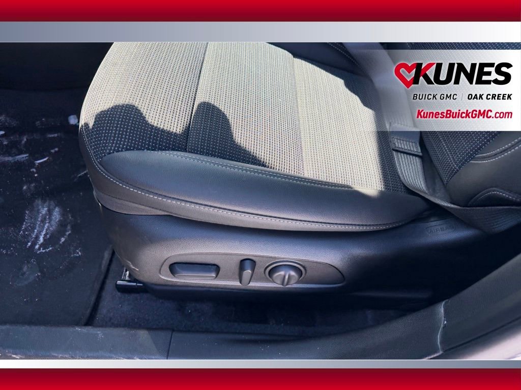 Used 2025 Buick Envista Preferred w/ Convenience I Package image 5