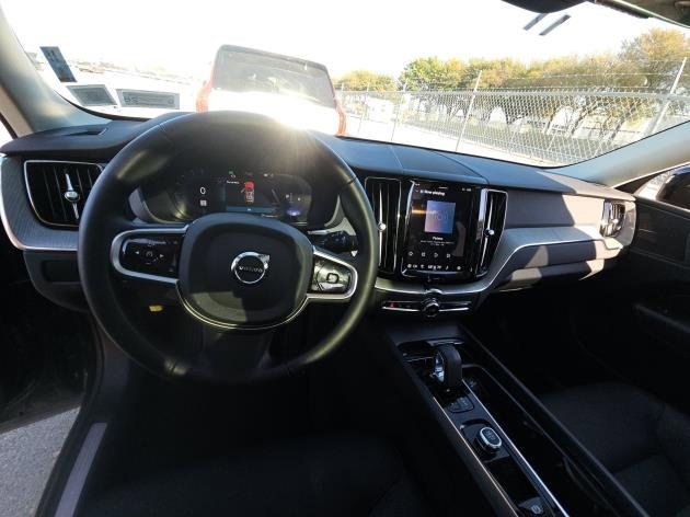 Used 2025 Volvo XC60 B5 Plus image 10