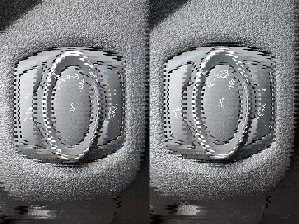 Used 2017 Ford C-MAX Energi SE image 26