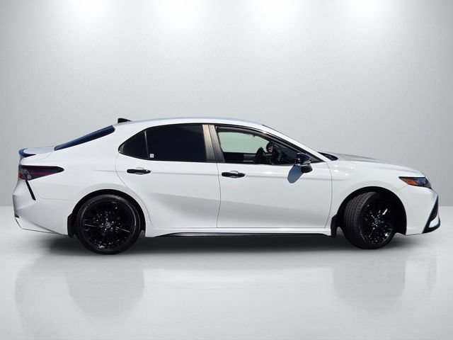 Used 2022 Toyota Camry SE FWD image 3