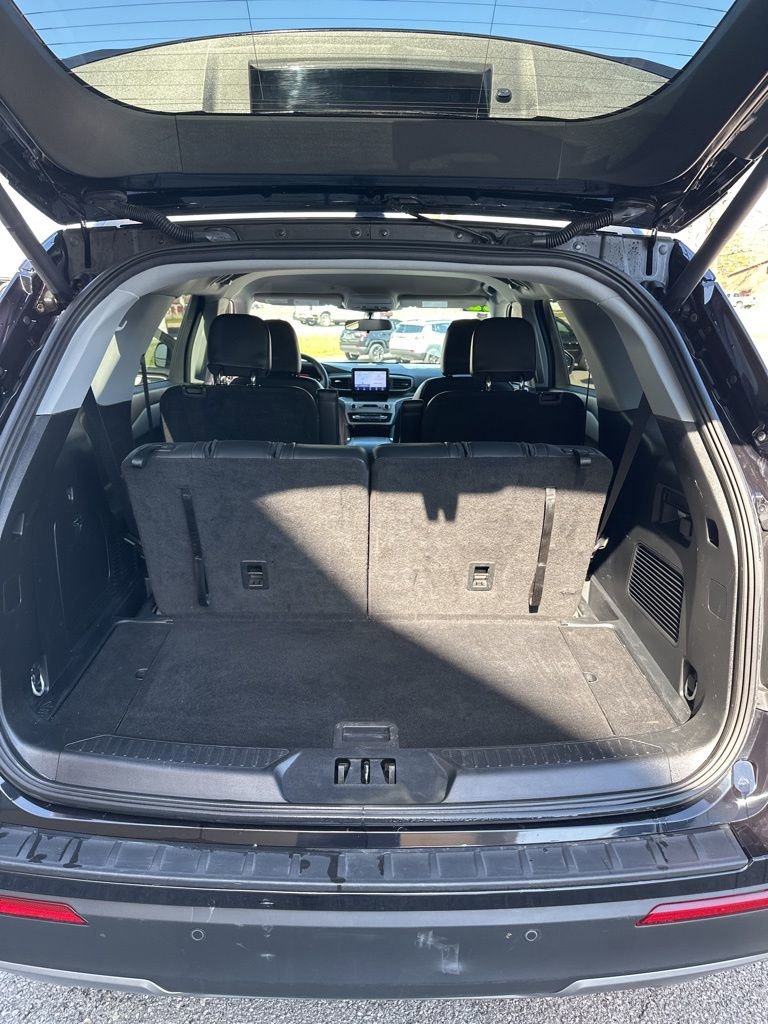 Used 2023 Ford Explorer XLT w/ Equipment Group 202A image 14