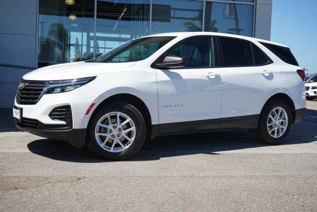 Used 2022 Chevrolet Equinox LS w/ LS Convenience Package FWD image 4