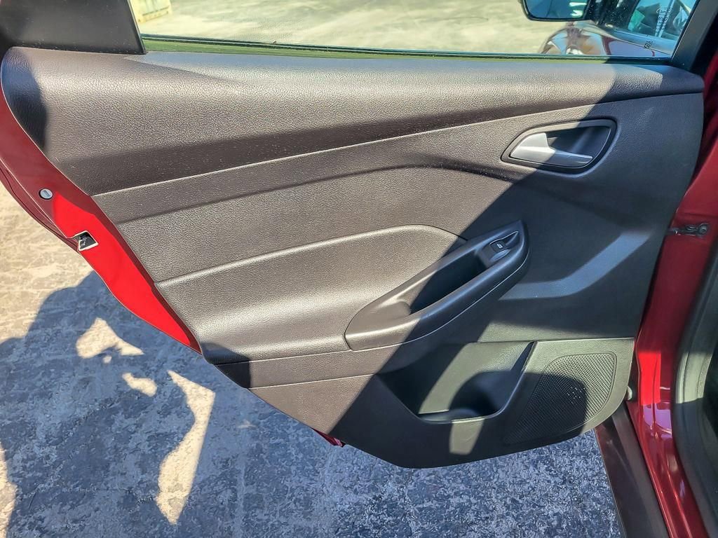 Used 2015 Ford Focus SE image 21