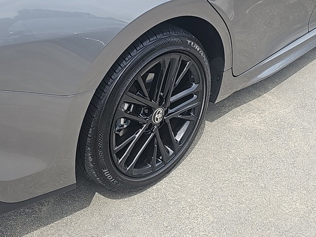 Used 2025 Toyota Camry SE image 7