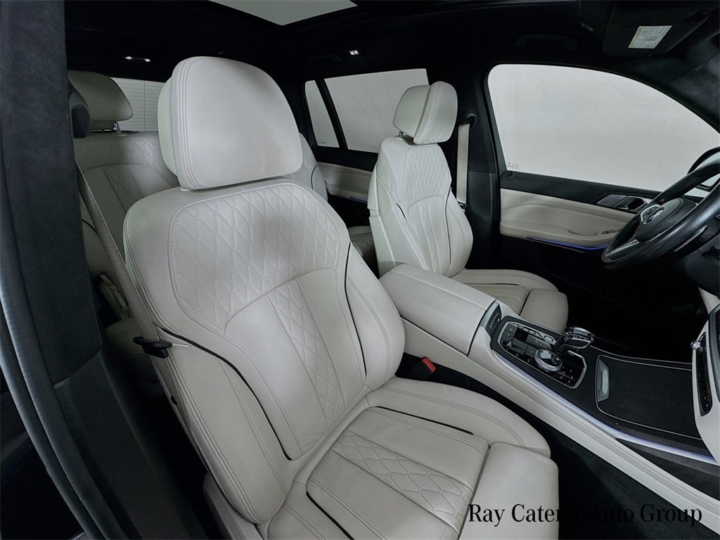 Used 2022 BMW X7 M50i image 31