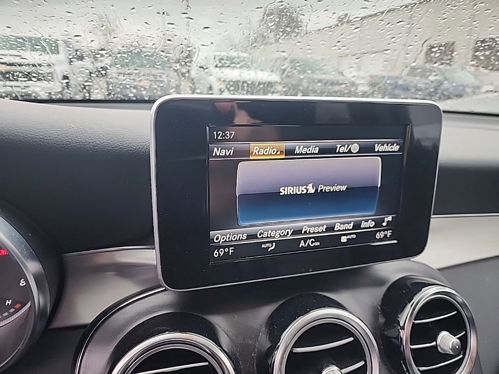 Used 2019 Mercedes-Benz GLC 300 4MATIC image 3