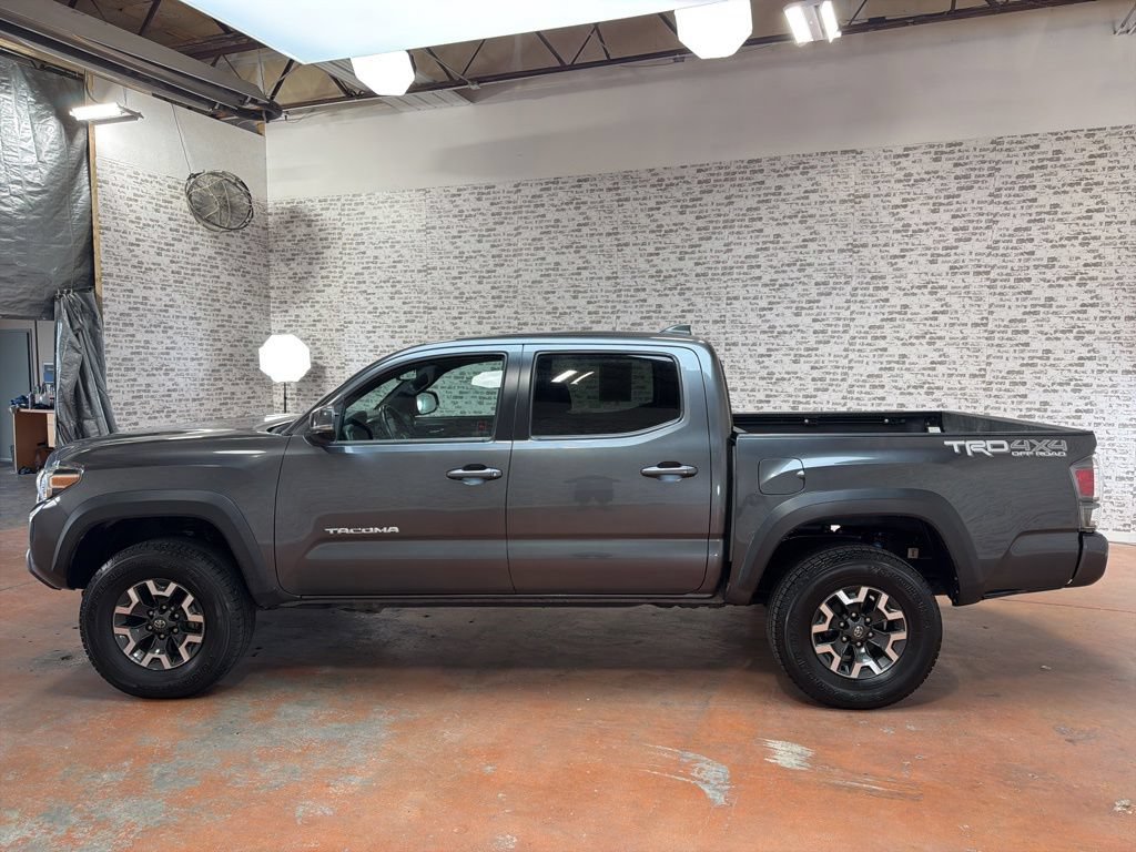 Used 2021 Toyota Tacoma TRD Off-Road w/ Technology Package AWD/4WD image 4