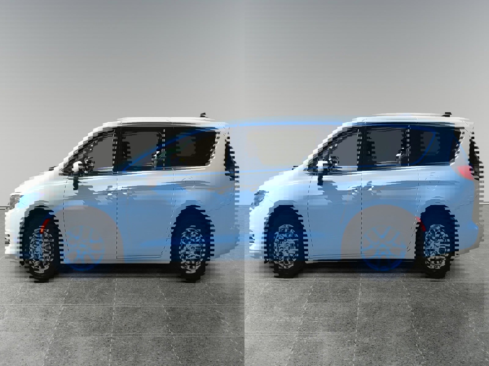 Used 2023 Chrysler Voyager LX image 2