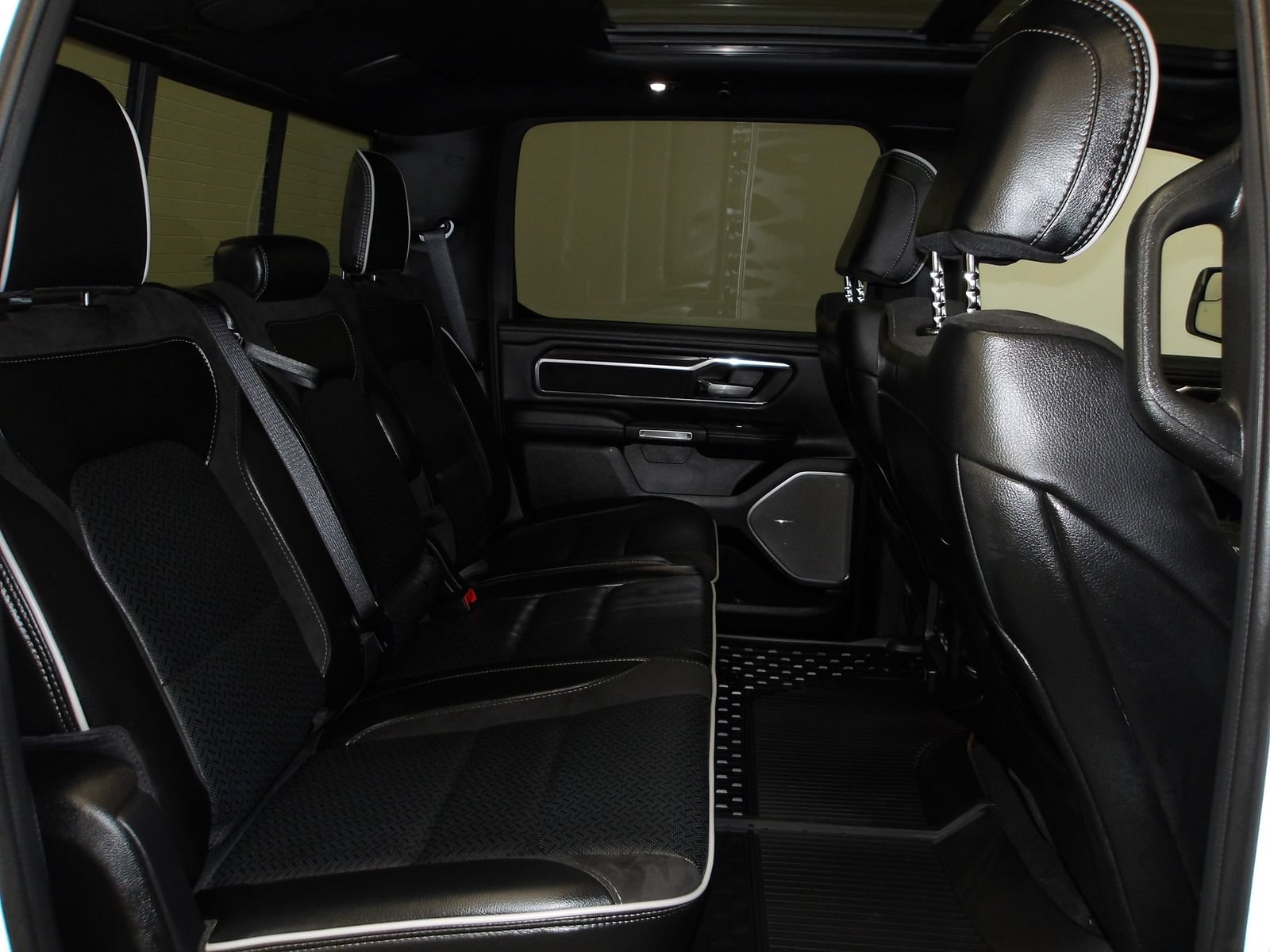 Used 2025 RAM 1500 Laramie AWD/4WD image 18