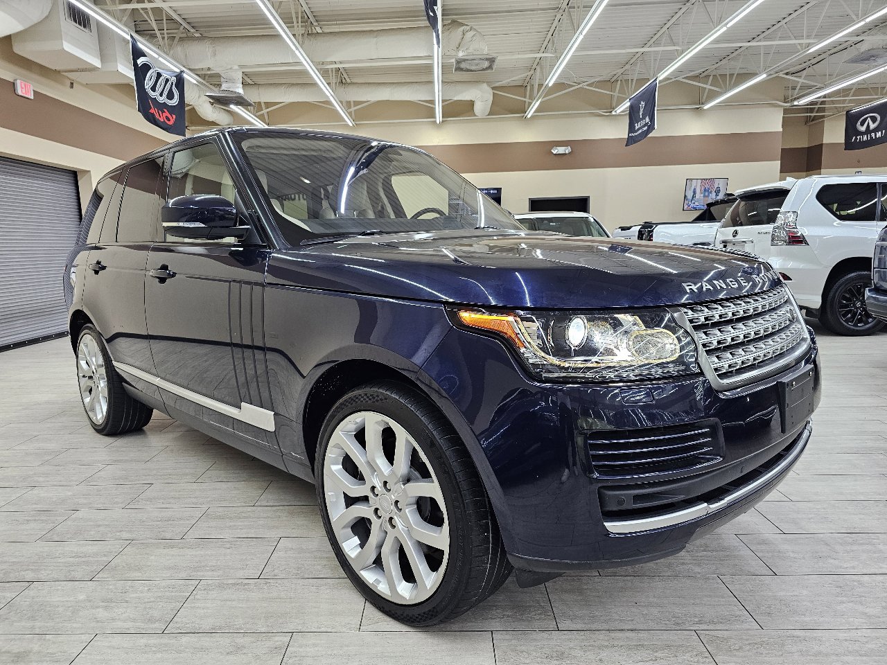Used 2016 Land Rover Range Rover HSE image 5