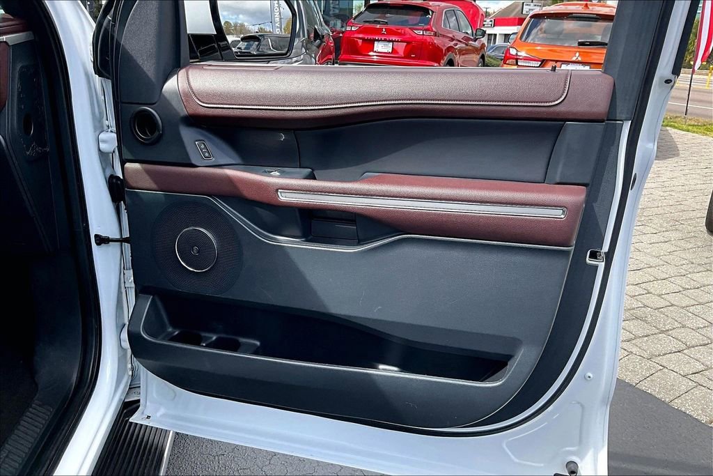 Used 2023 Ford Expedition Limited image 28