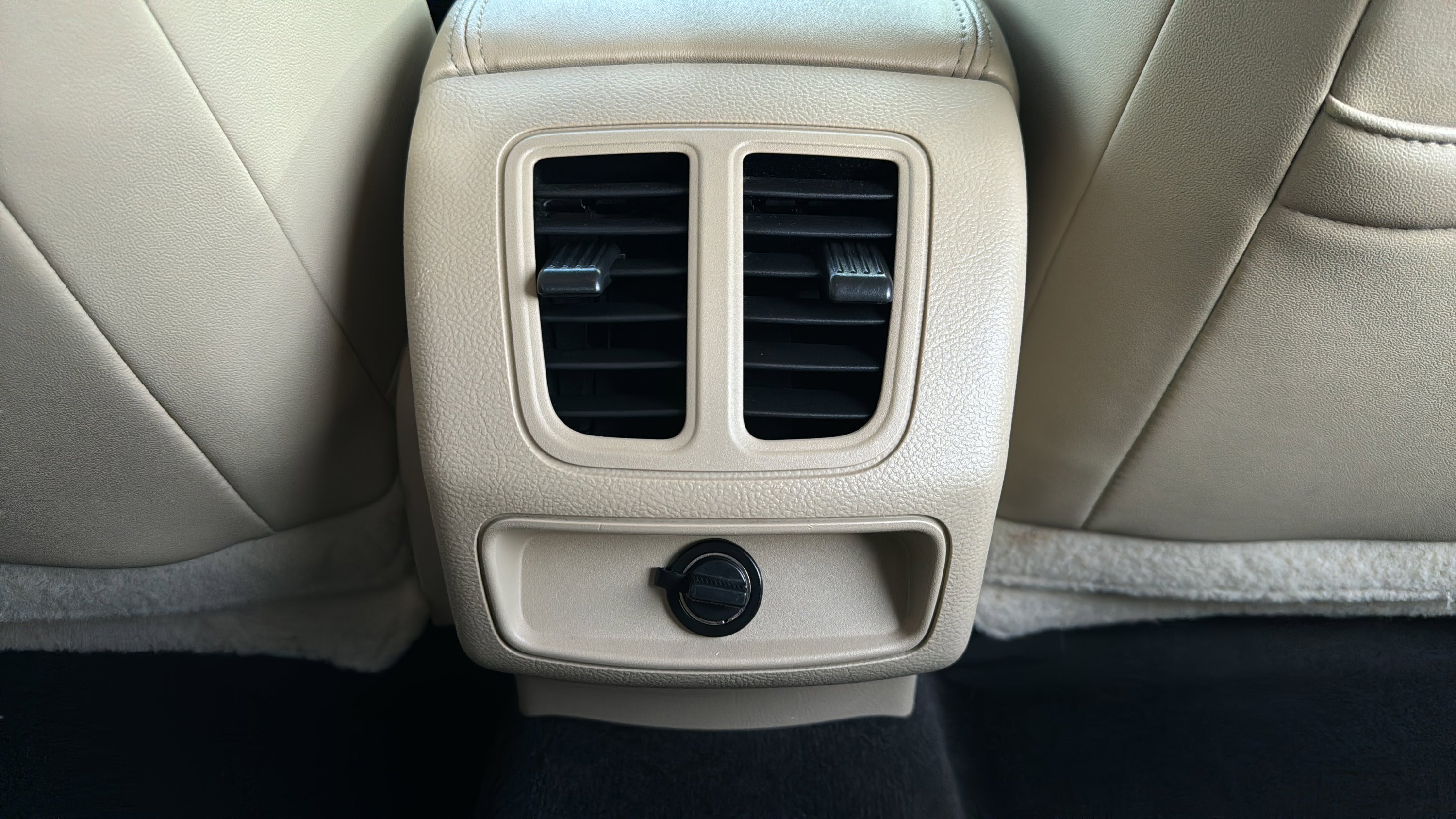 Used 2015 Ford Taurus Limited FWD image 30