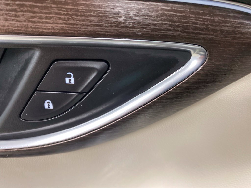 Used 2023 Buick Envision Avenir AWD/4WD image 32