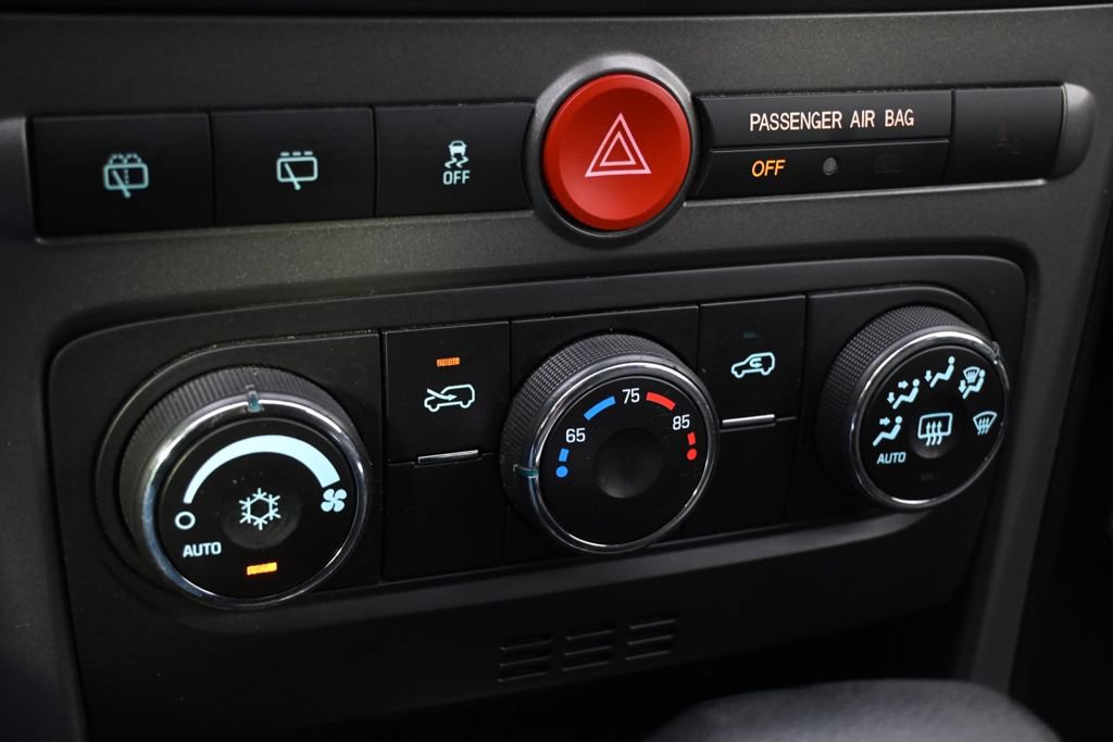 Used 2014 Chevrolet Captiva Sport LS FWD image 29