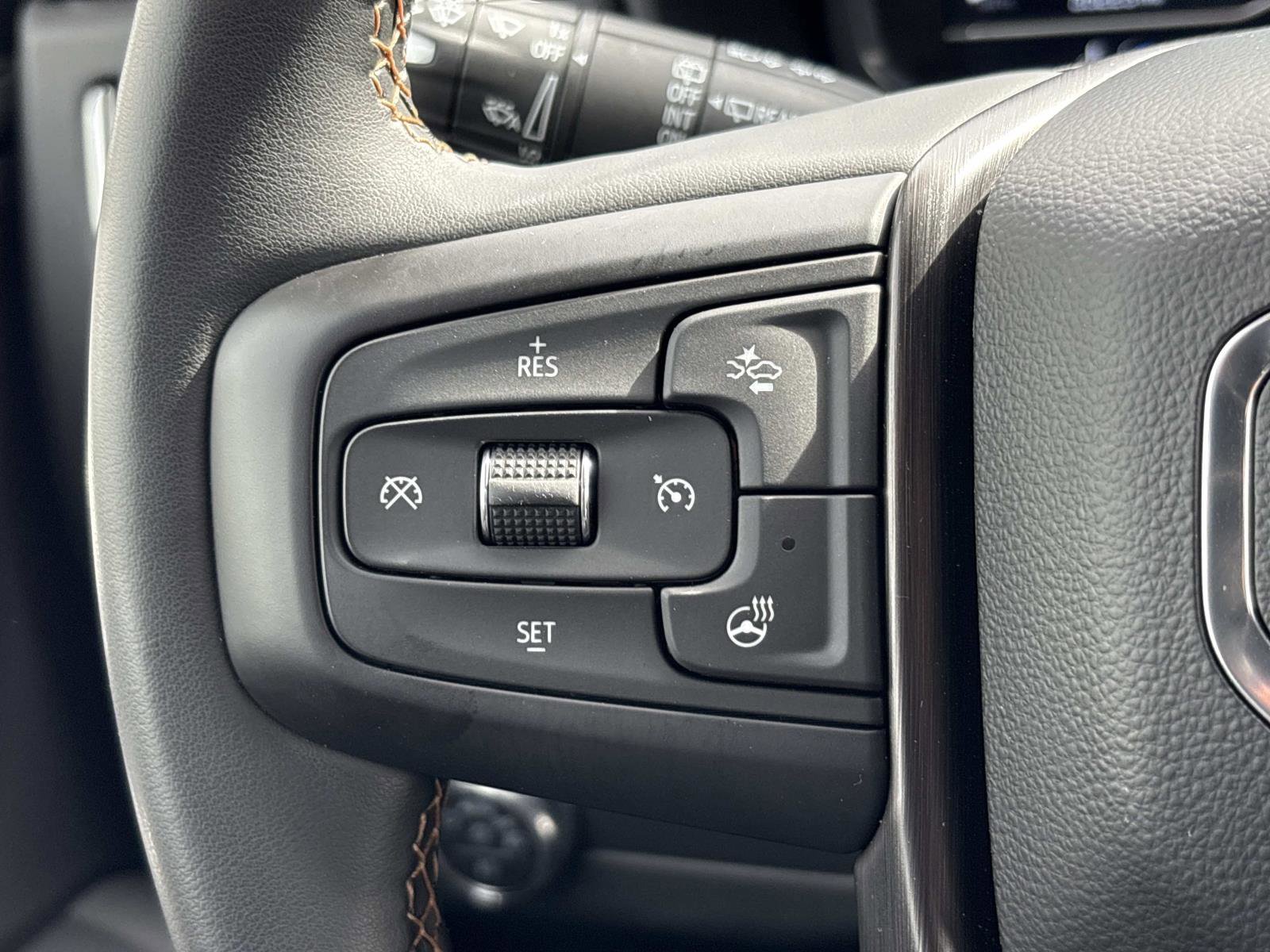Used 2023 GMC Yukon AT4 AWD/4WD image 17