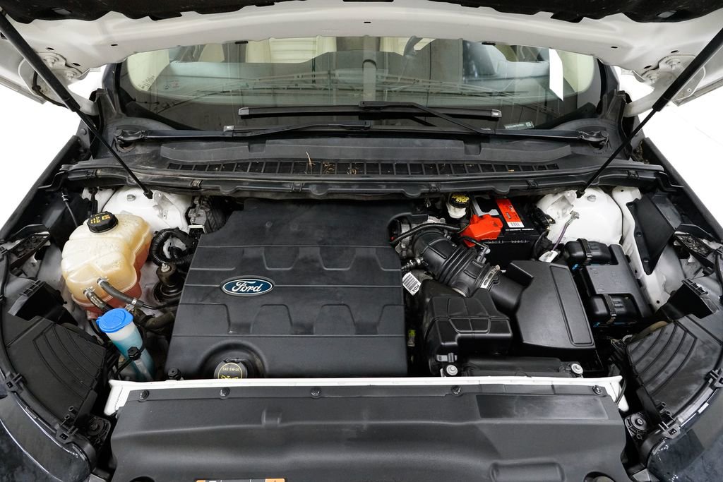 Used 2015 Ford Edge SEL w/ Equipment Group 201A image 3