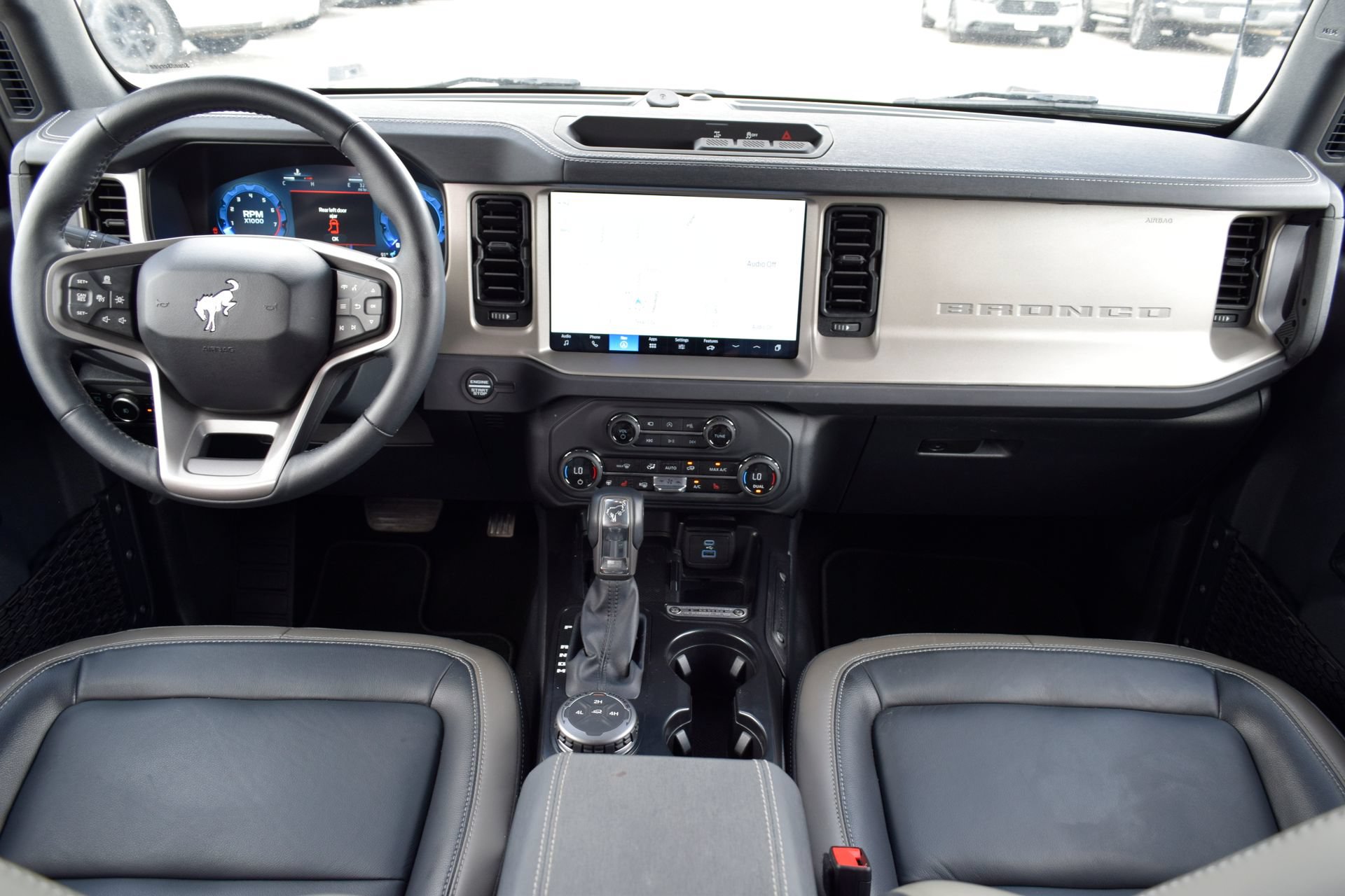 Used 2025 Ford Bronco Outer Banks AWD/4WD image 5