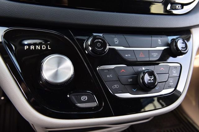 Used 2024 Chrysler Voyager LX image 14