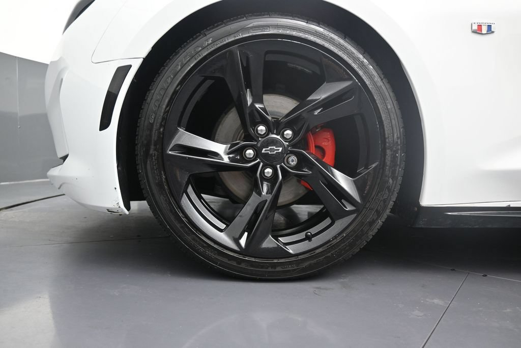 Used 2021 Chevrolet Camaro LT RWD image 10