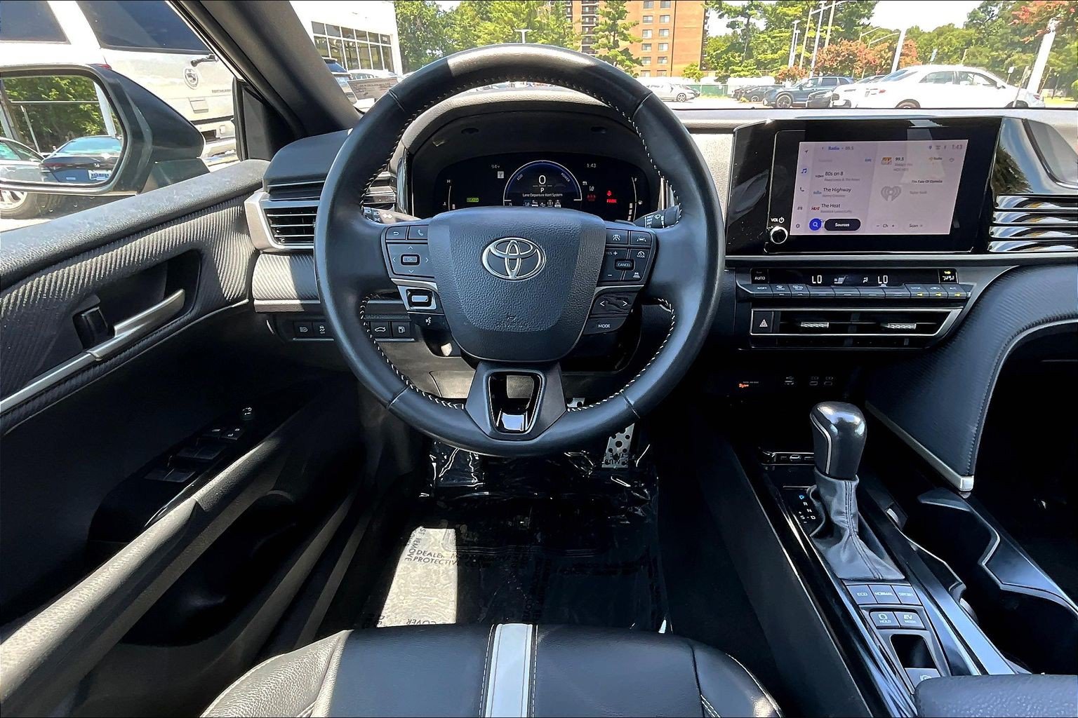 Used 2025 Toyota Camry SE FWD image 5