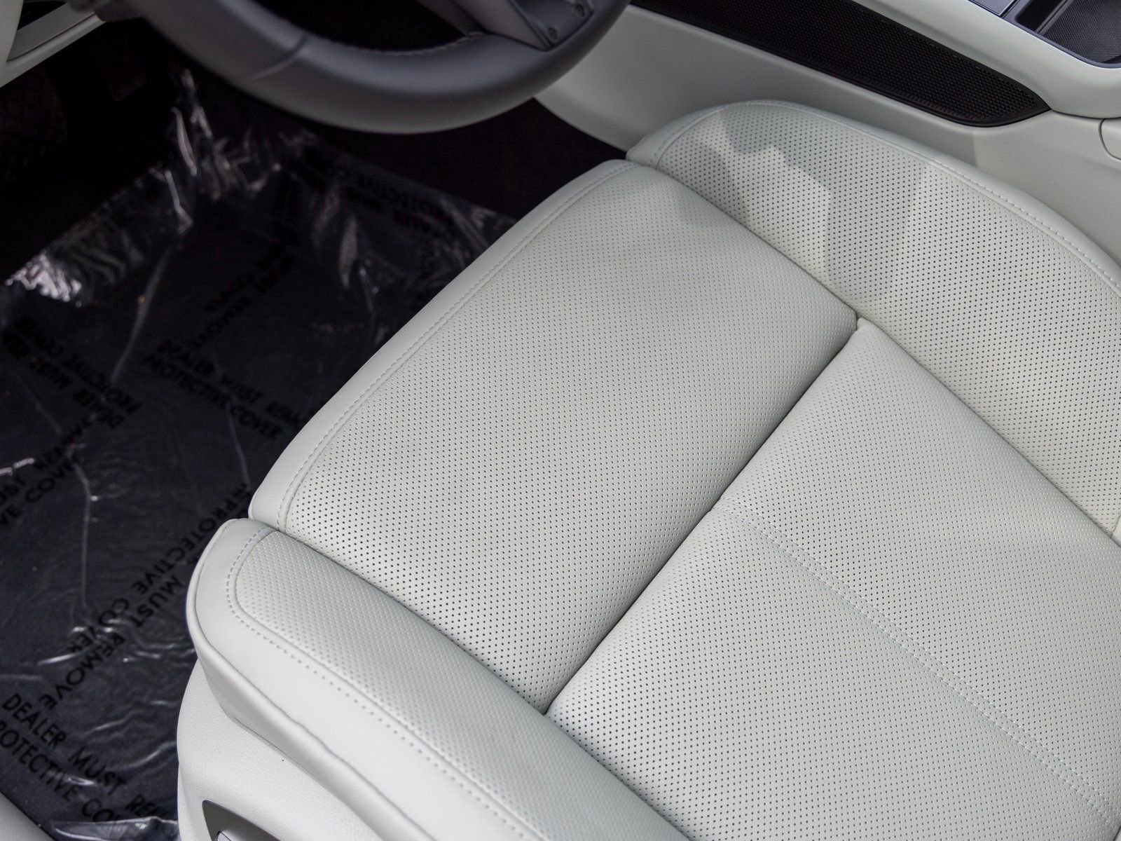 New 2025 Porsche Macan image 30