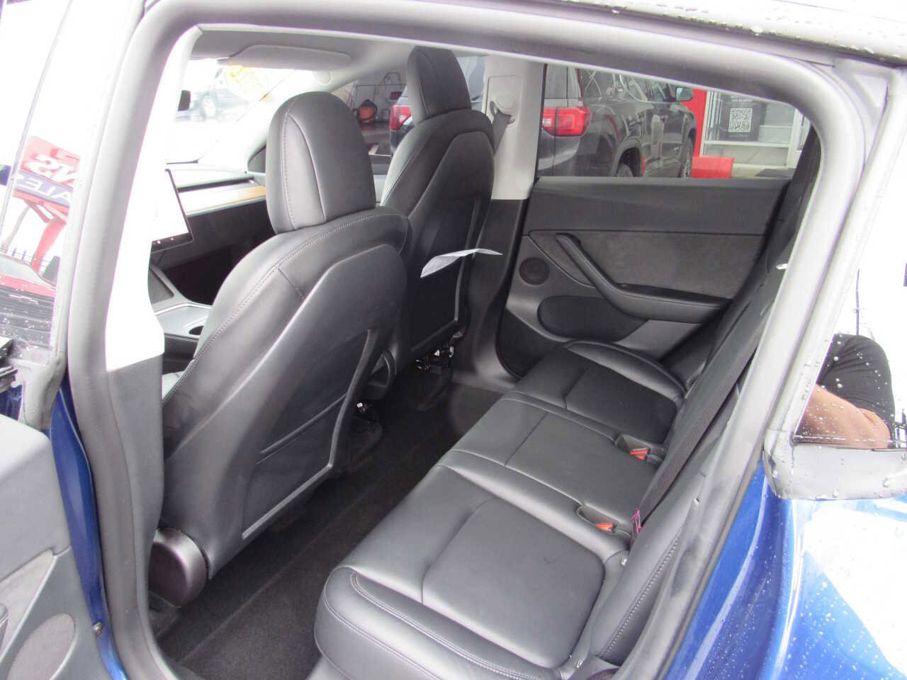 Used 2022 Tesla Model Y Long Range image 10