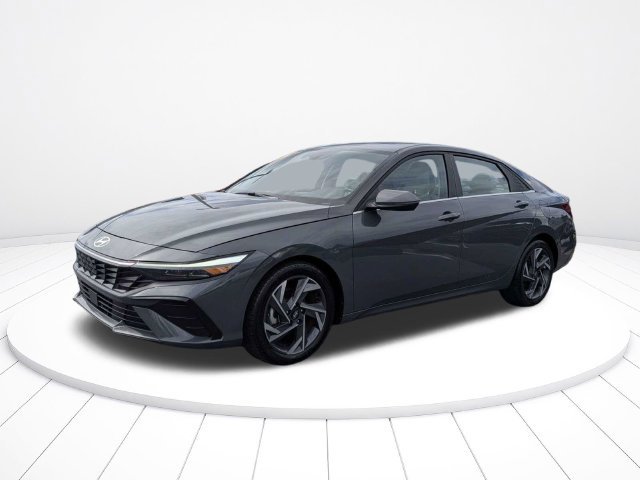 Used 2025 Hyundai Elantra Limited FWD image 7