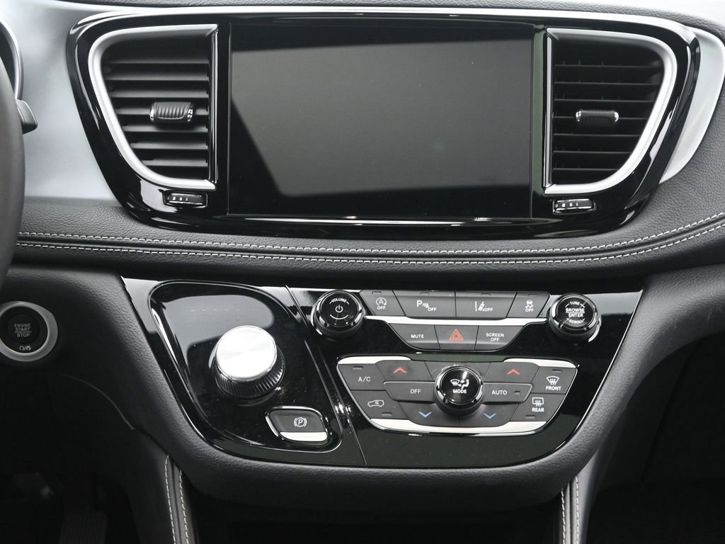 Used 2025 Chrysler Pacifica Limited image 26