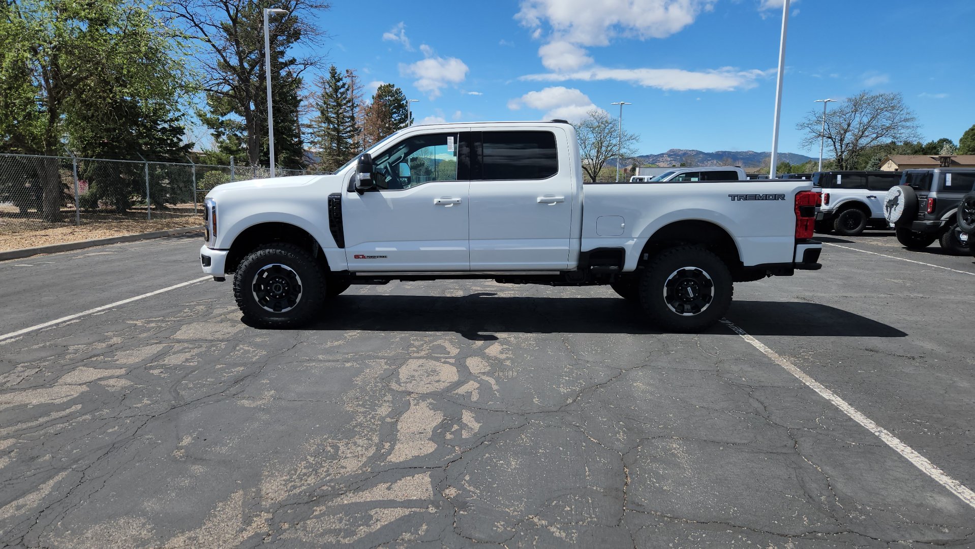 New 2026 Ford F350 Platinum w/ Tremor Off-Road Package AWD/4WD image 6