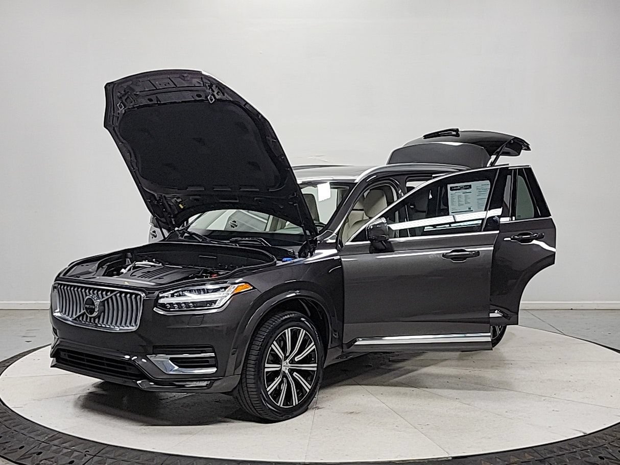 Used 2024 Volvo XC90 B5 Plus AWD/4WD image 11