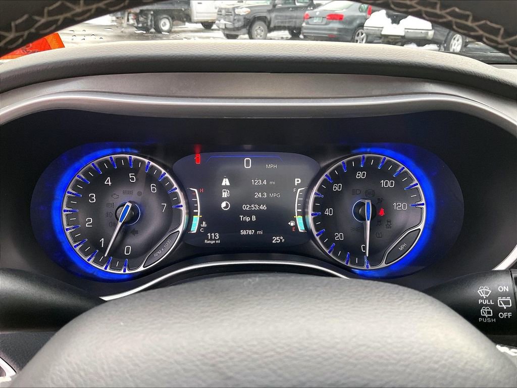 Used 2024 Chrysler Pacifica Touring-L FWD image 15