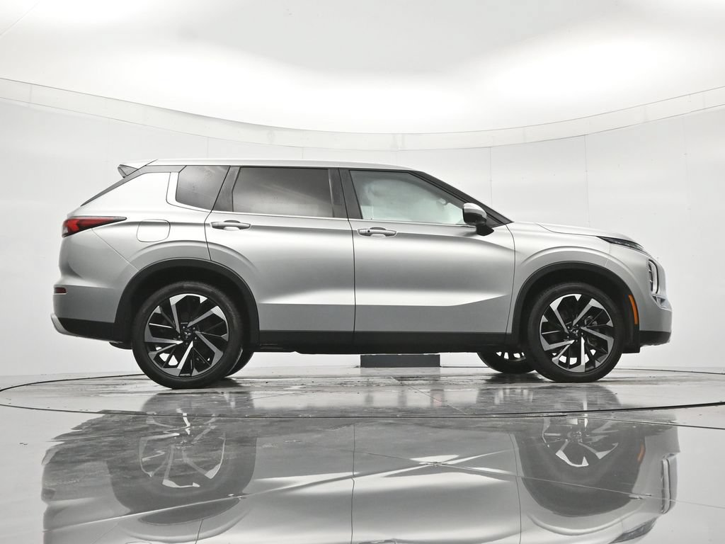 Used 2024 Mitsubishi Outlander SE FWD image 40