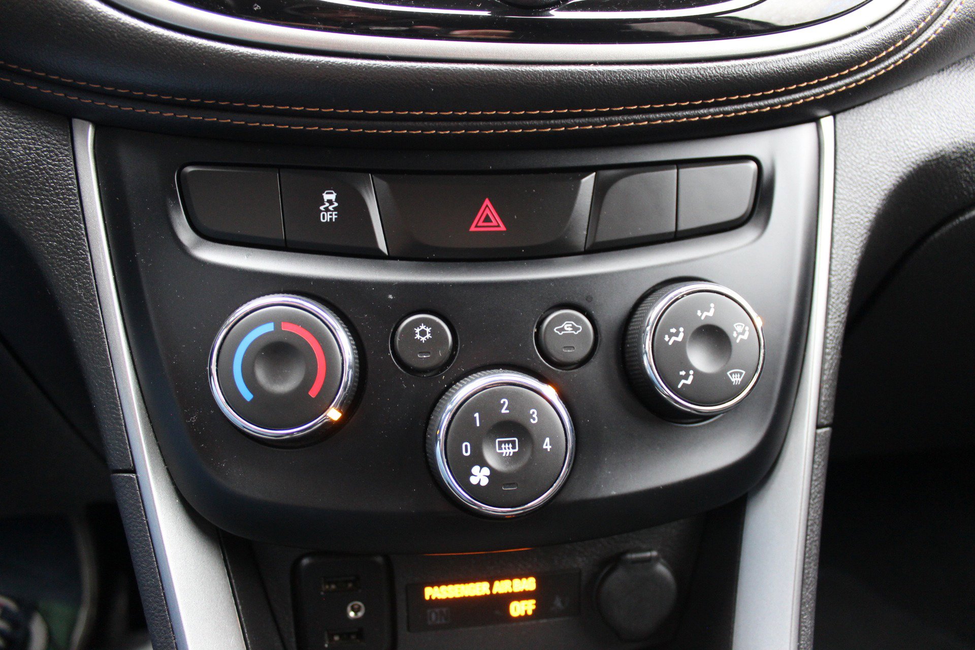 Used 2019 Chevrolet Trax LT w/ LT Convenience Package image 28